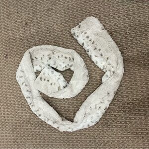 Elegant Minky Couture White Faux Fur Scarf